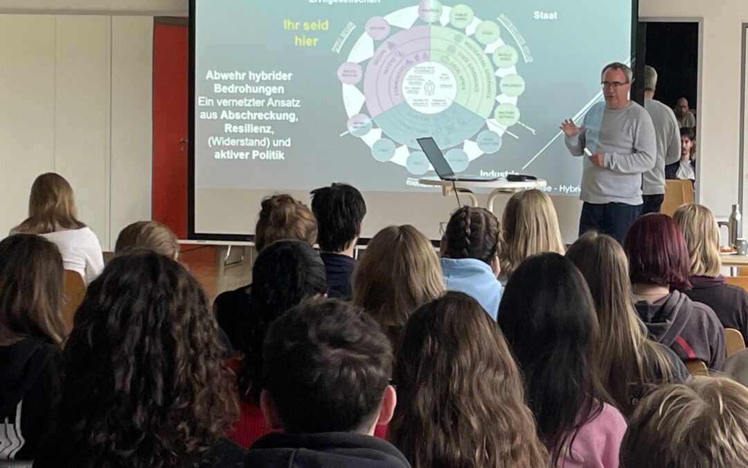 Vortrag über hybride Kriegsführung
